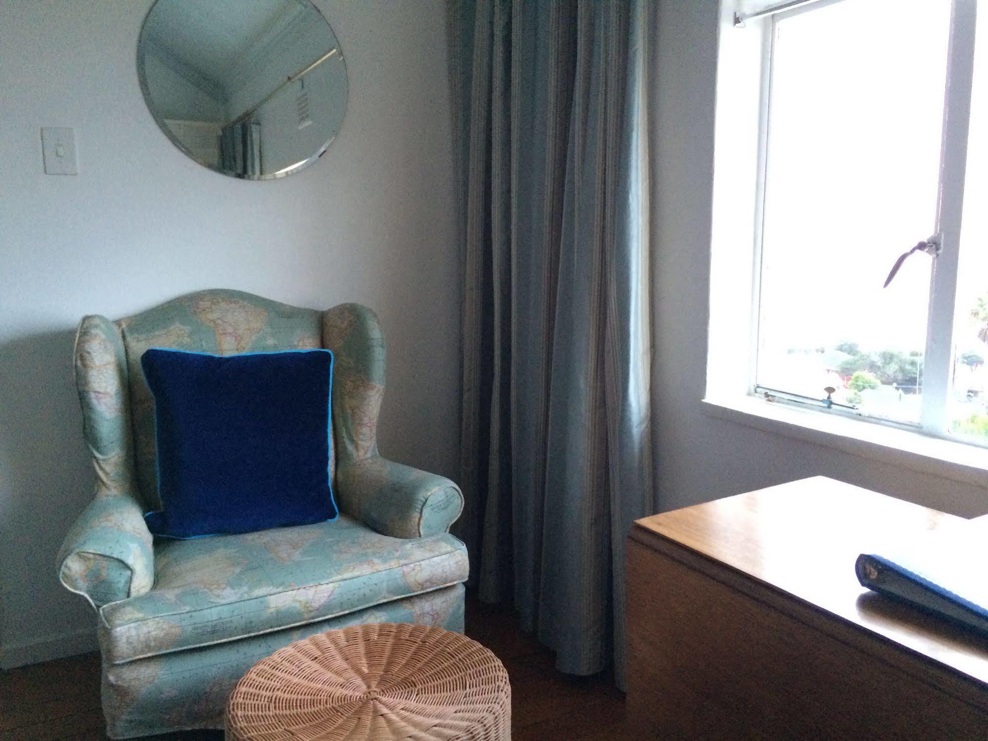 Blue On Blue Bed And Breakfast St James Экстерьер фото