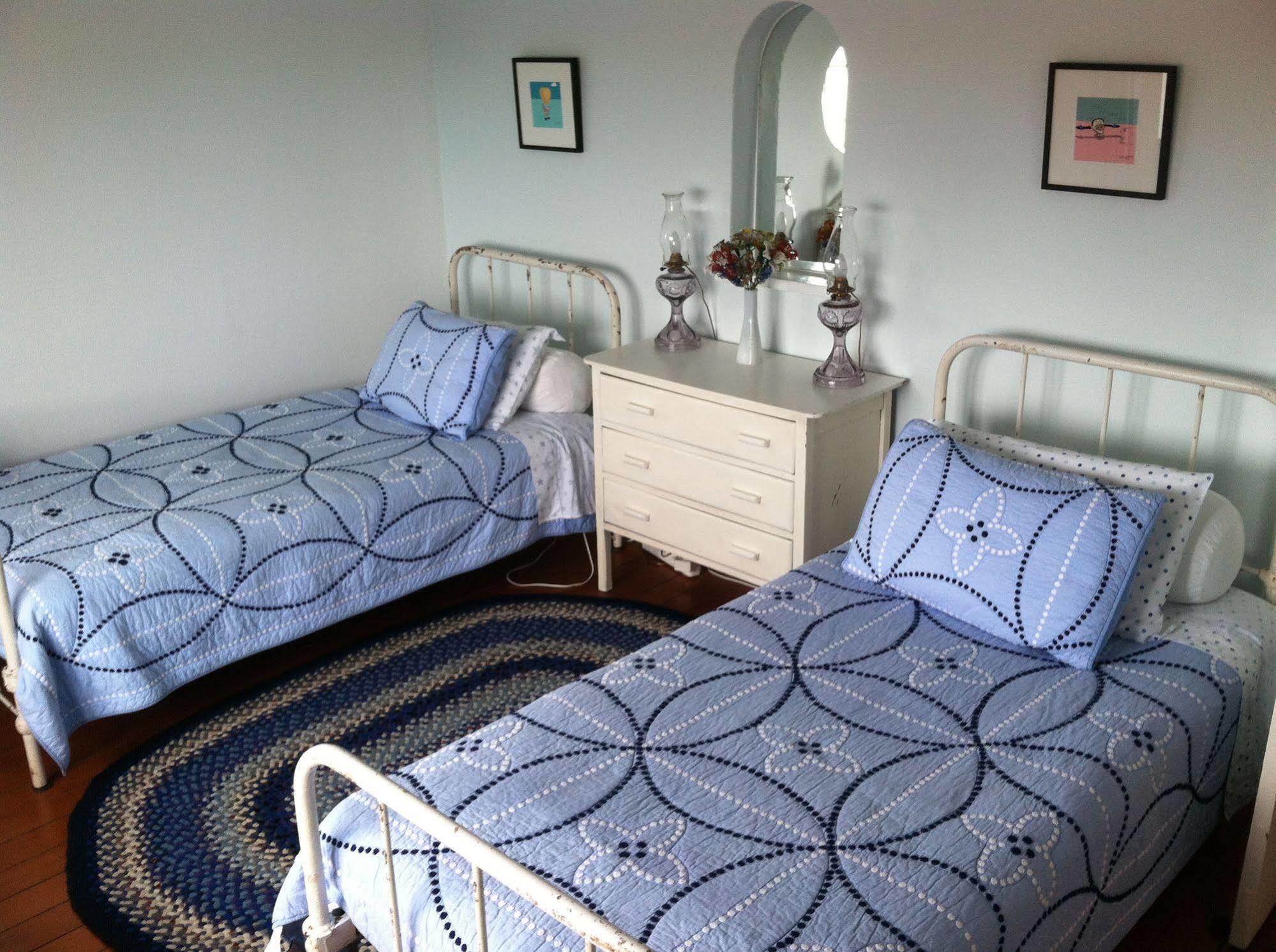 Blue On Blue Bed And Breakfast St James Экстерьер фото