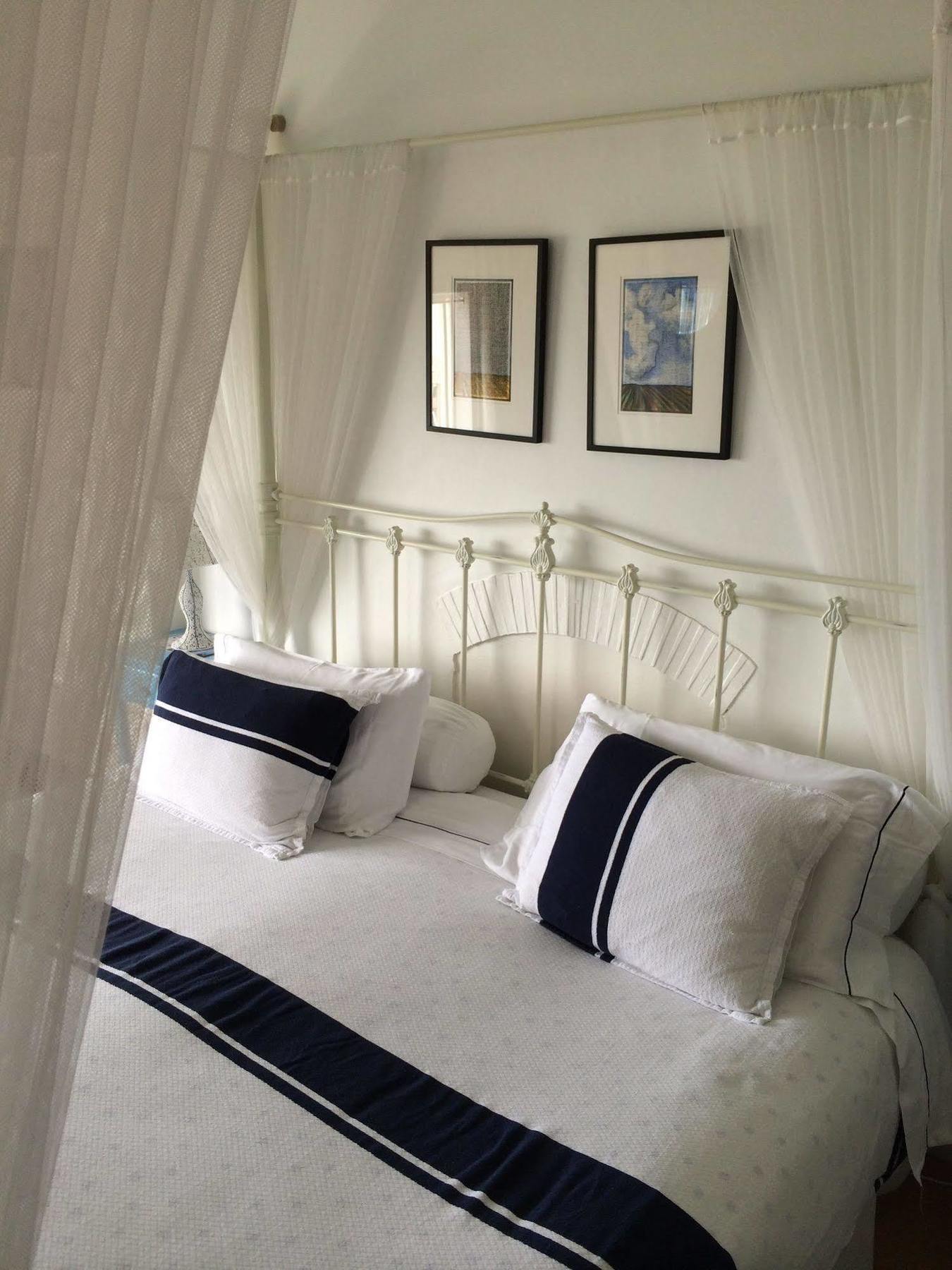 Blue On Blue Bed And Breakfast St James Экстерьер фото